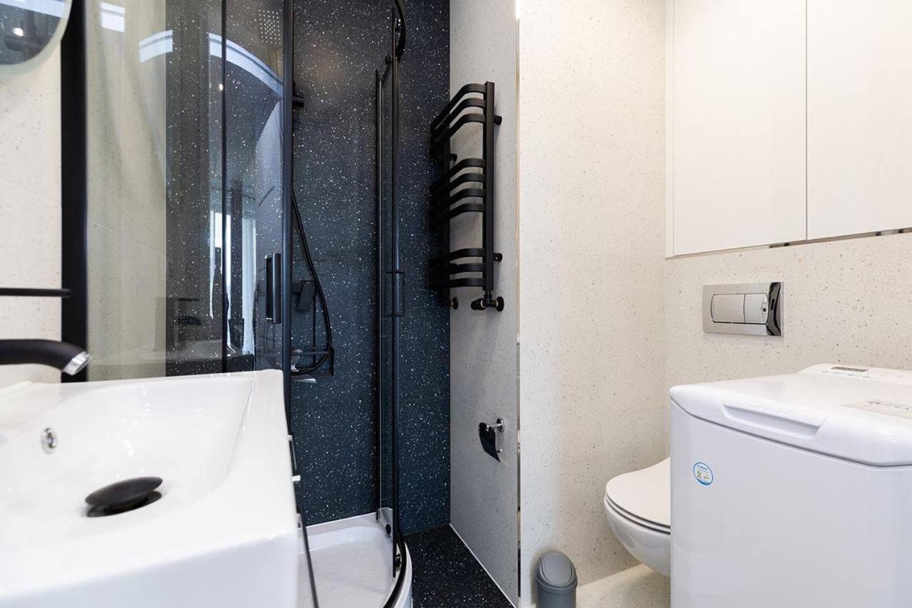 Easy & Comfortable, With Balcony, Very Close To The Center Varsóvia Exterior foto