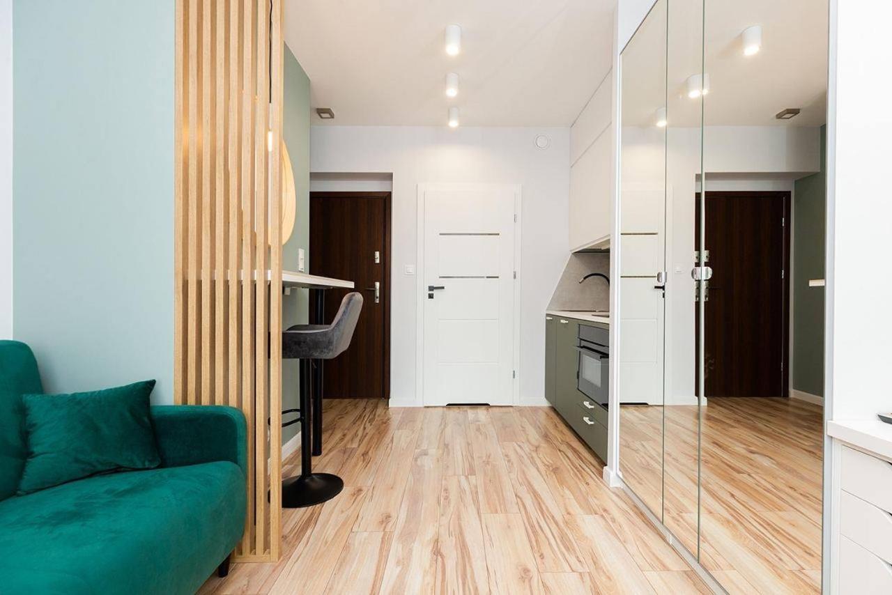Easy & Comfortable, With Balcony, Very Close To The Center Varsóvia Exterior foto