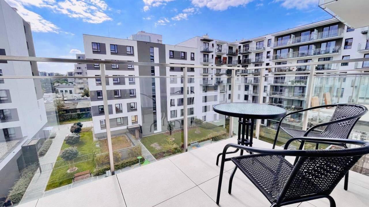 Easy & Comfortable, With Balcony, Very Close To The Center Varsóvia Exterior foto