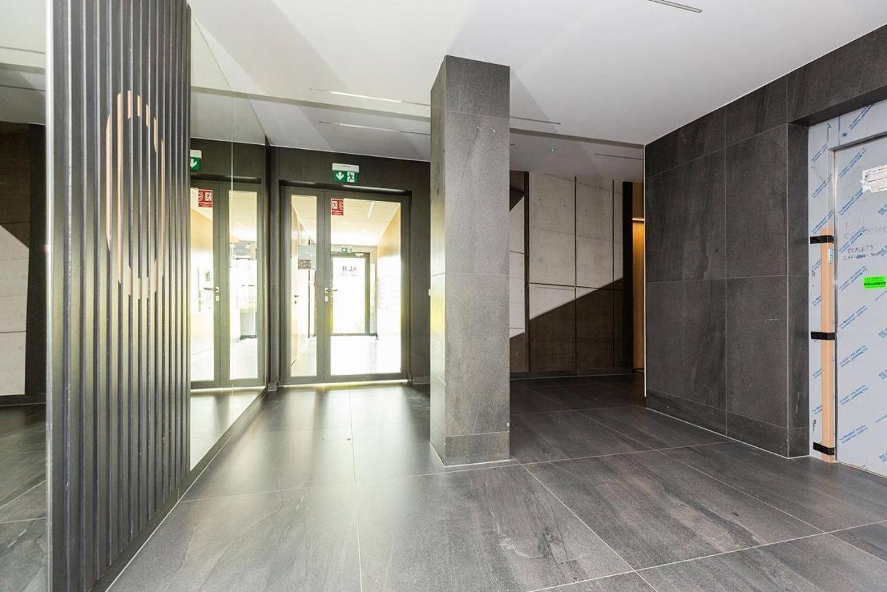 Easy & Comfortable, With Balcony, Very Close To The Center Varsóvia Exterior foto